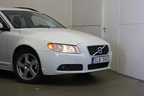 Volvo V70 2012 photo 2