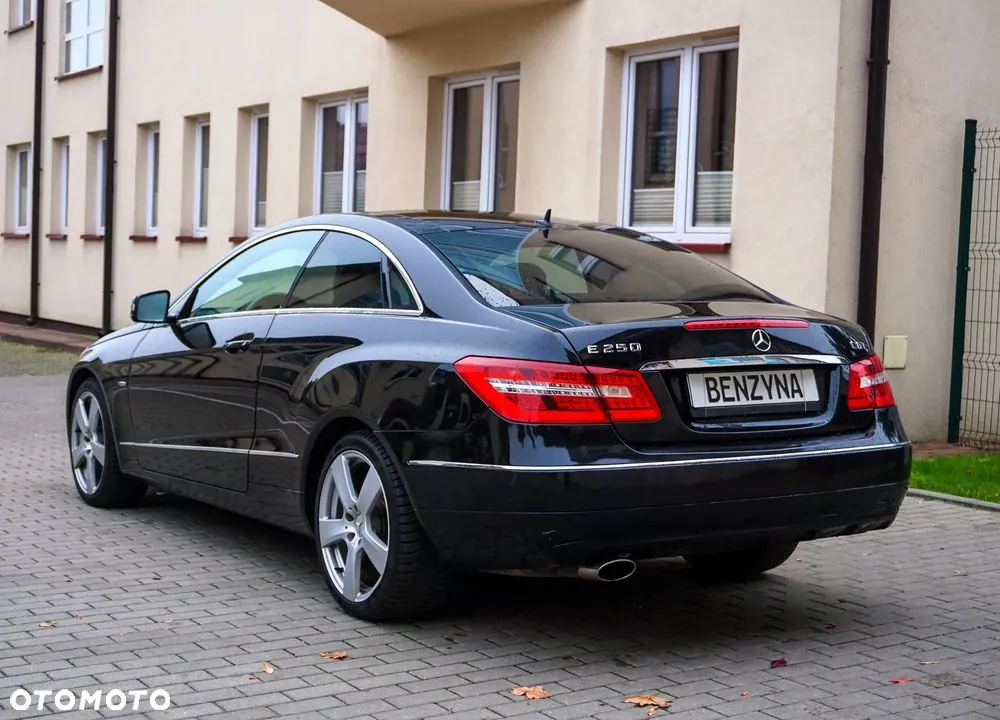 Mercedes-Benz E-Class 2011 photo 4
