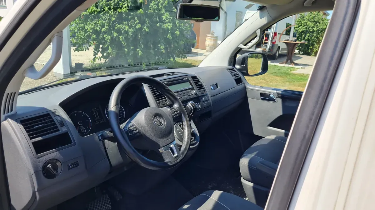 Volkswagen T5 2011 photo 3