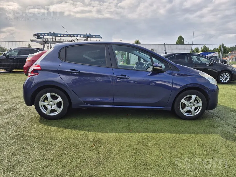 Peugeot 208 2012 photo 4