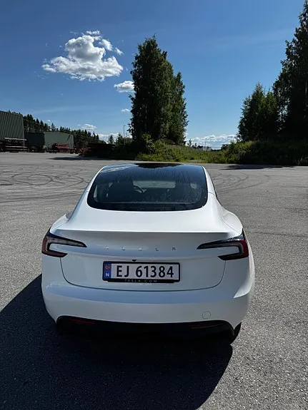 Tesla Model 3 2024 photo 4