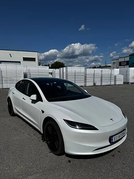 Tesla Model 3 2024 photo 3