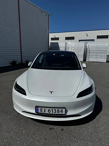 Tesla Model 3 2024 photo 2