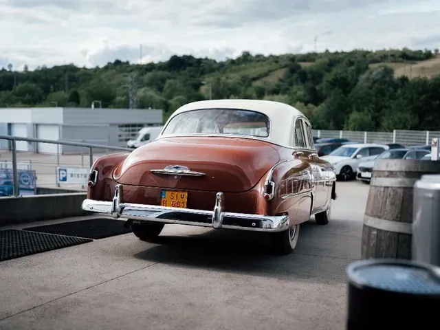 Chevrolet Styleline Deluxe 1952 photo 2