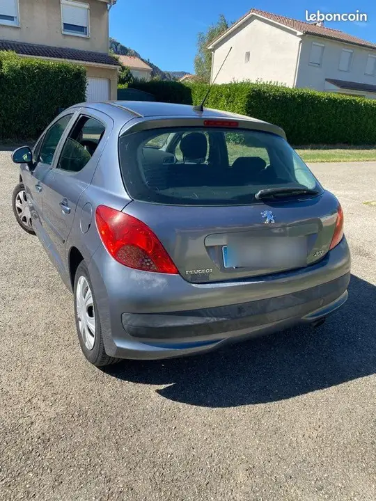 Peugeot 207 2008 photo 2