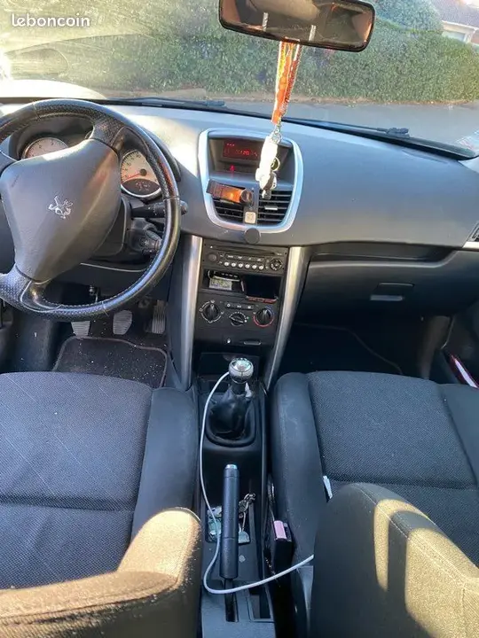 Peugeot 207 2008 photo 3