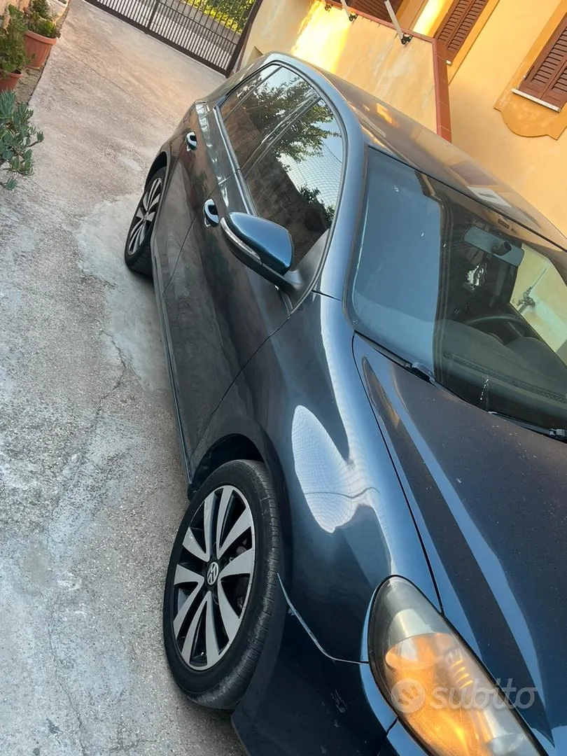 Volkswagen Golf 2010 photo 2