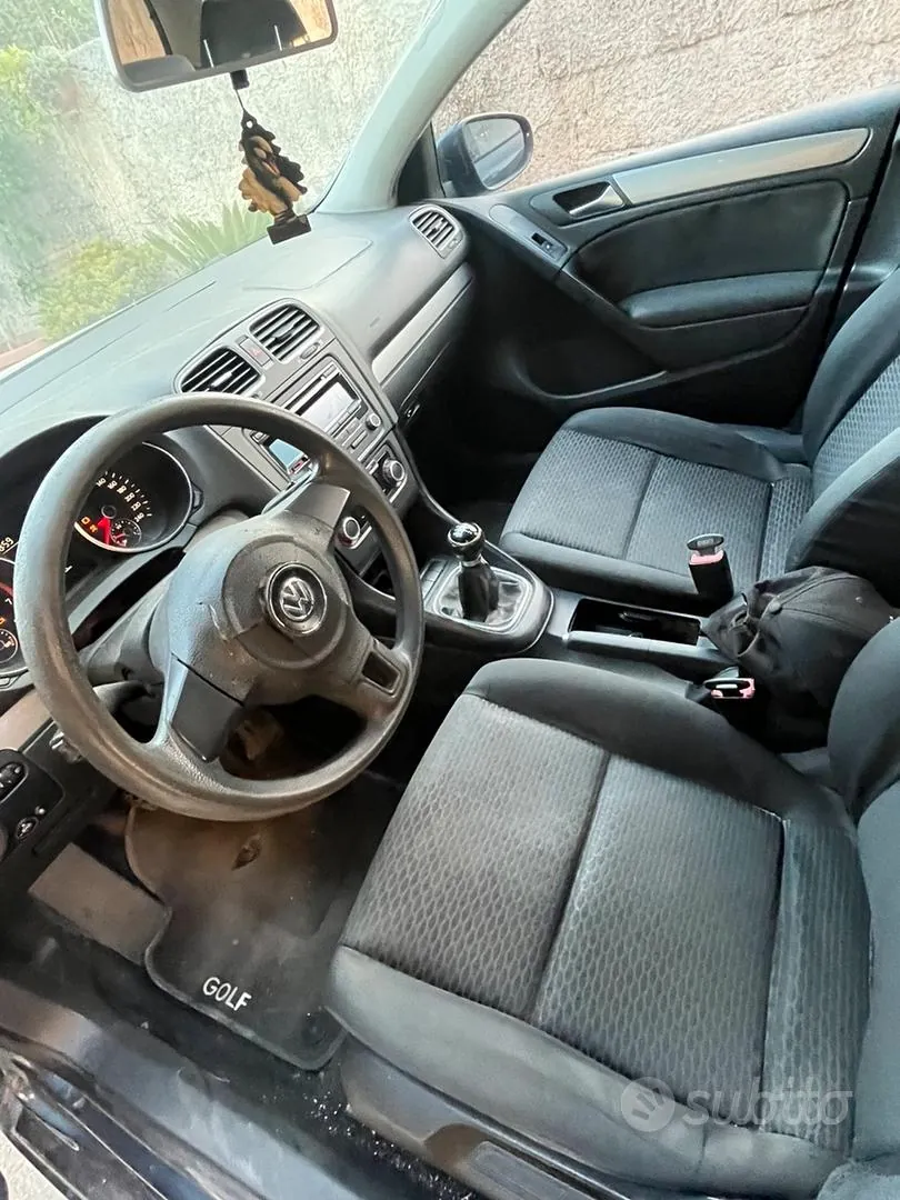 Volkswagen Golf 2010 photo 4