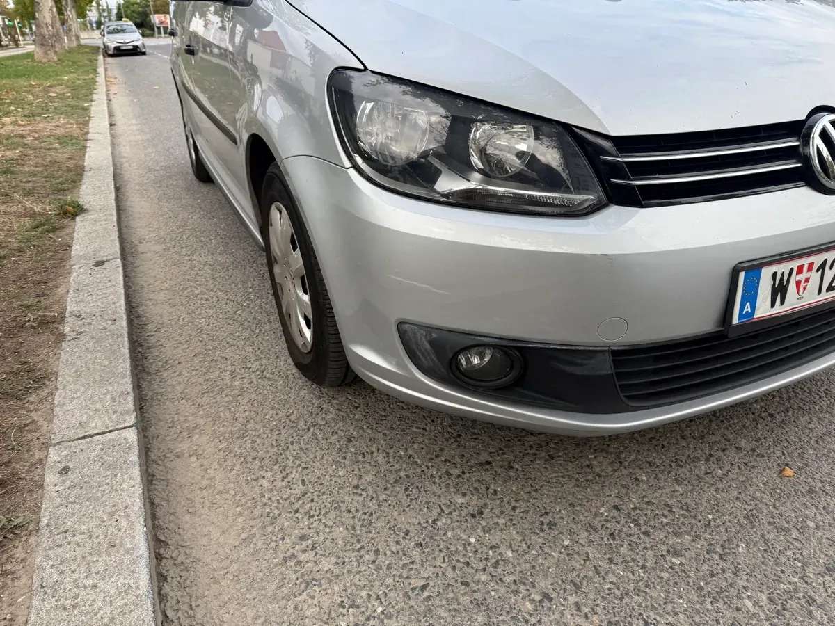 Volkswagen Touran 2014 photo 2