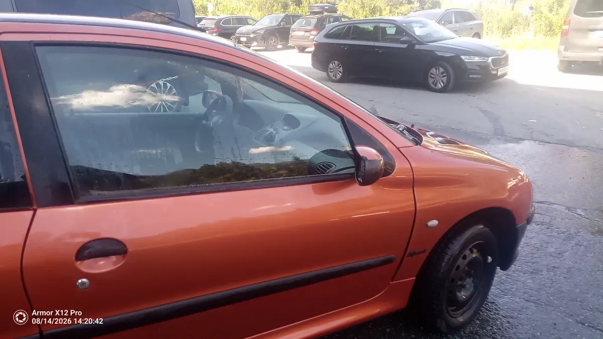 Peugeot 206 2000 photo 2