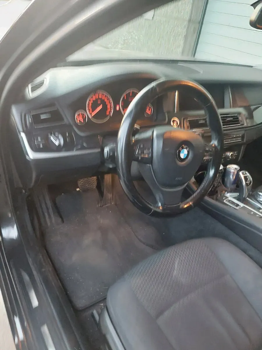BMW 5 Series 2016 photo 2