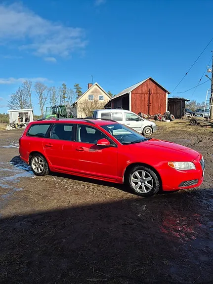 Volvo V70 2012 photo 2