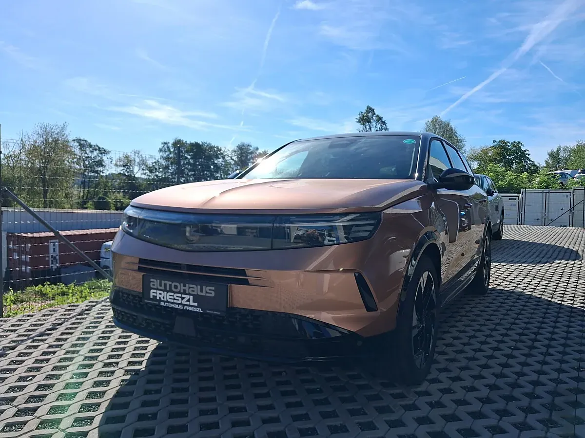 Opel Grandland photo 2