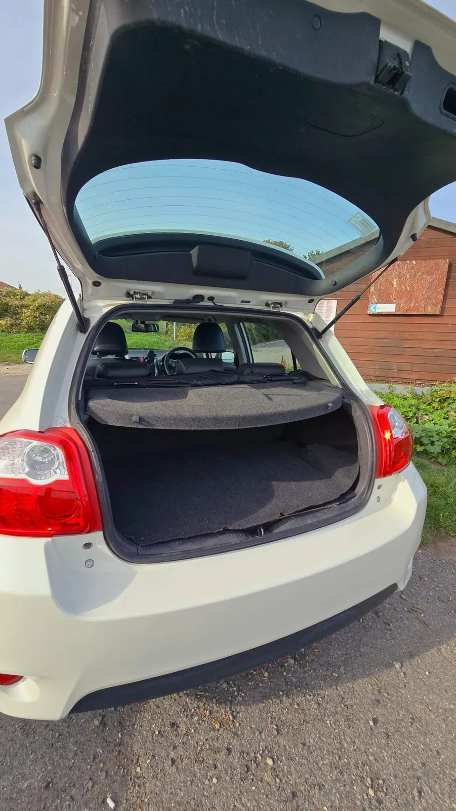 Toyota Auris 2011 photo 5