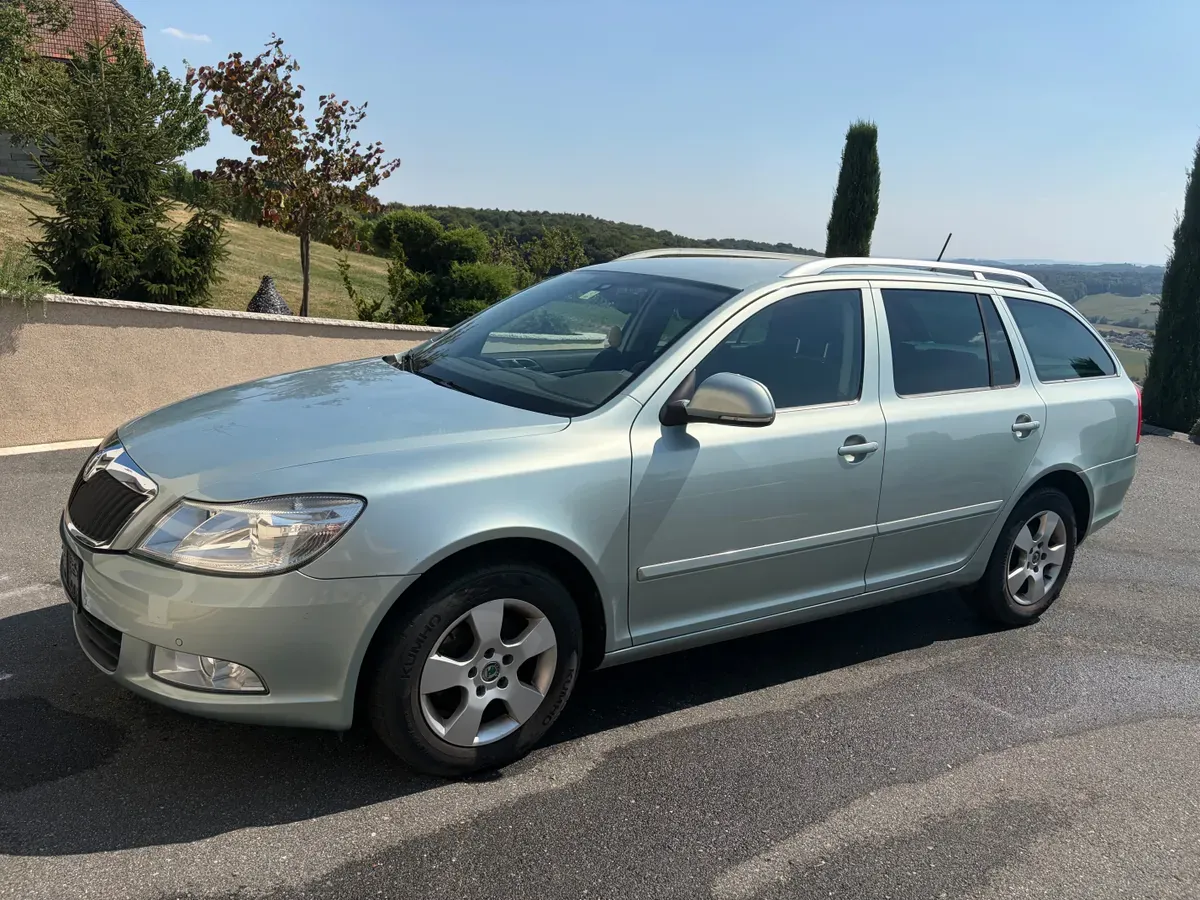 Skoda Octavia 2012 photo 2