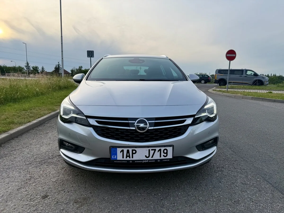 Opel Astra 2018 photo 2