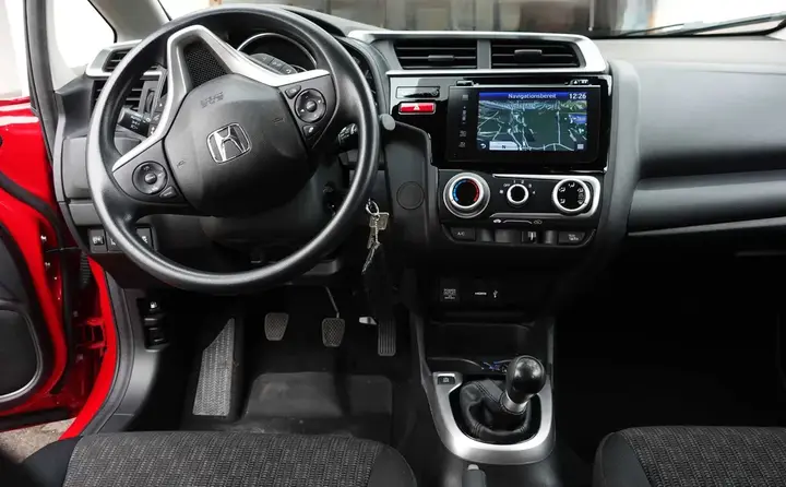 Honda Jazz 2017 photo 2