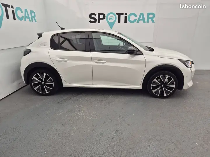 Peugeot 208 2022 photo 4