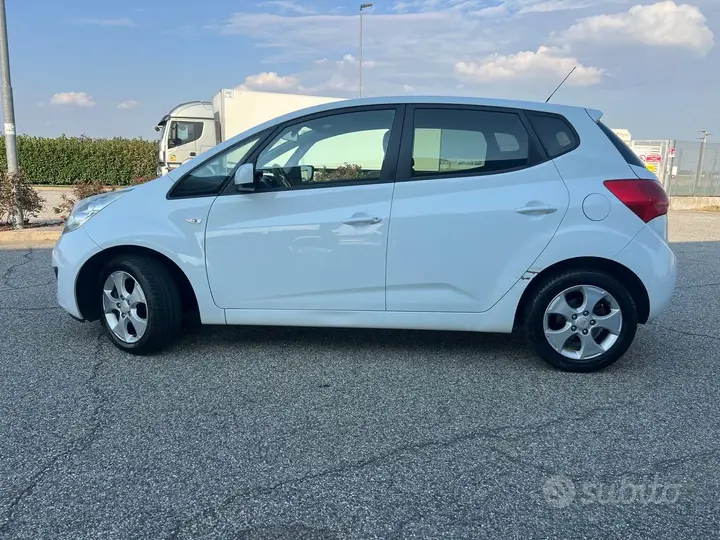 Kia Venga 2011 photo 4