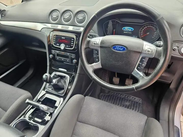 Ford S-Max 2012 photo 3