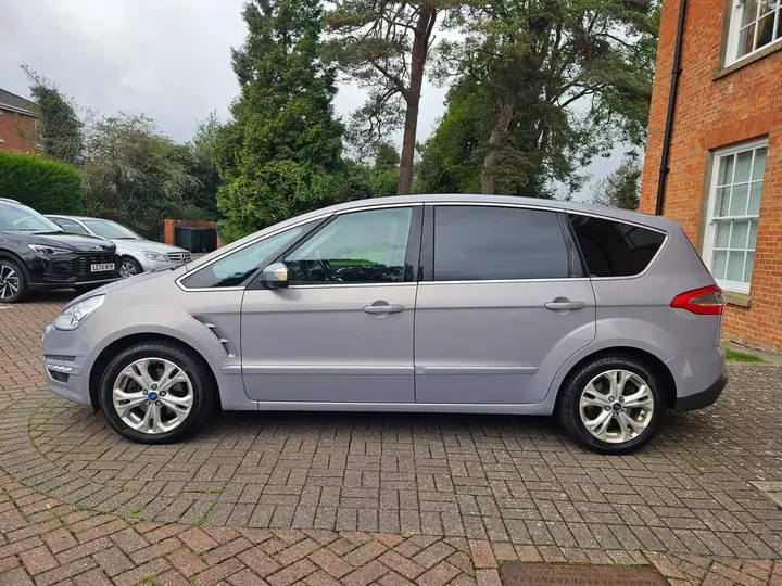 Ford S-Max 2012 photo 4