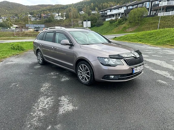 Skoda Superb 2014 photo 2