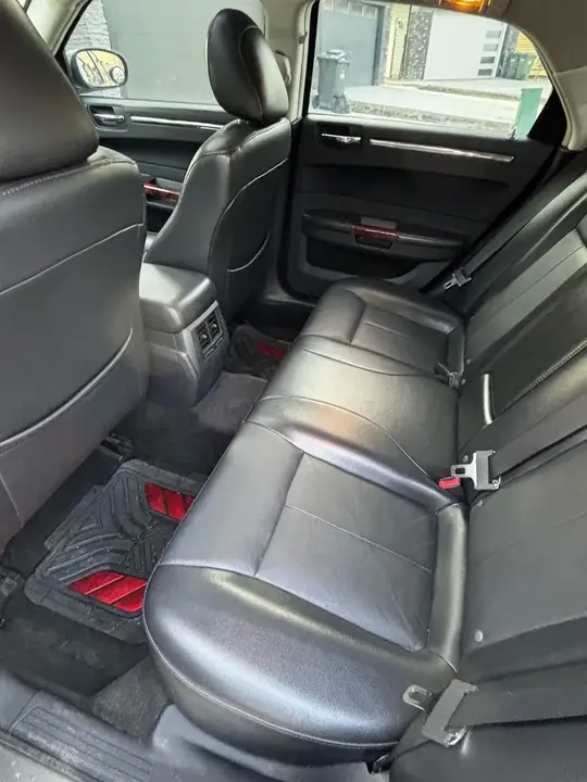 Chrysler 300 2010 photo 5