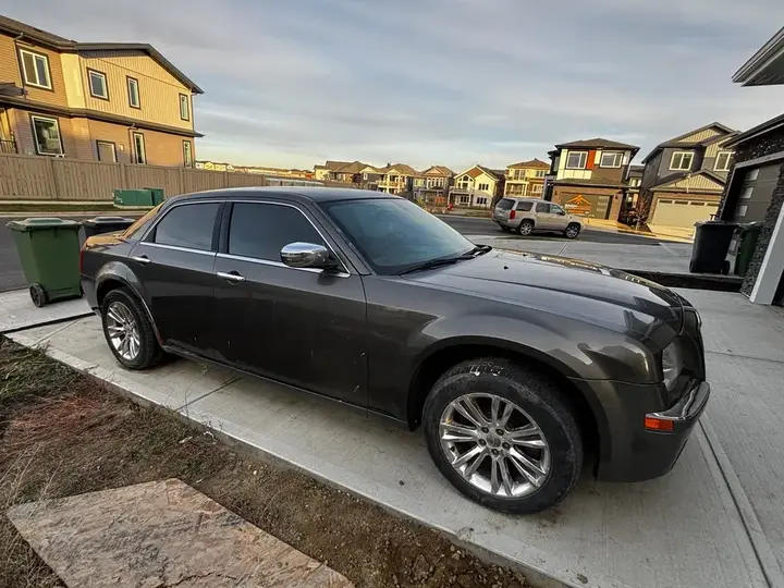 Chrysler 300 2010 photo 3