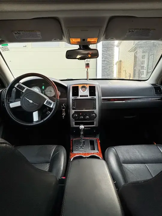 Chrysler 300 2010 photo 4