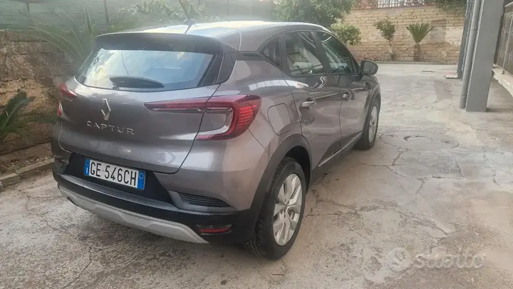 Renault Captur 2021 photo 2