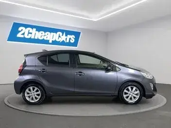 Toyota Aqua 2015 photo 5