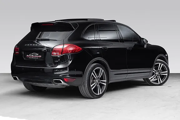Porsche Cayenne 2013 photo 2
