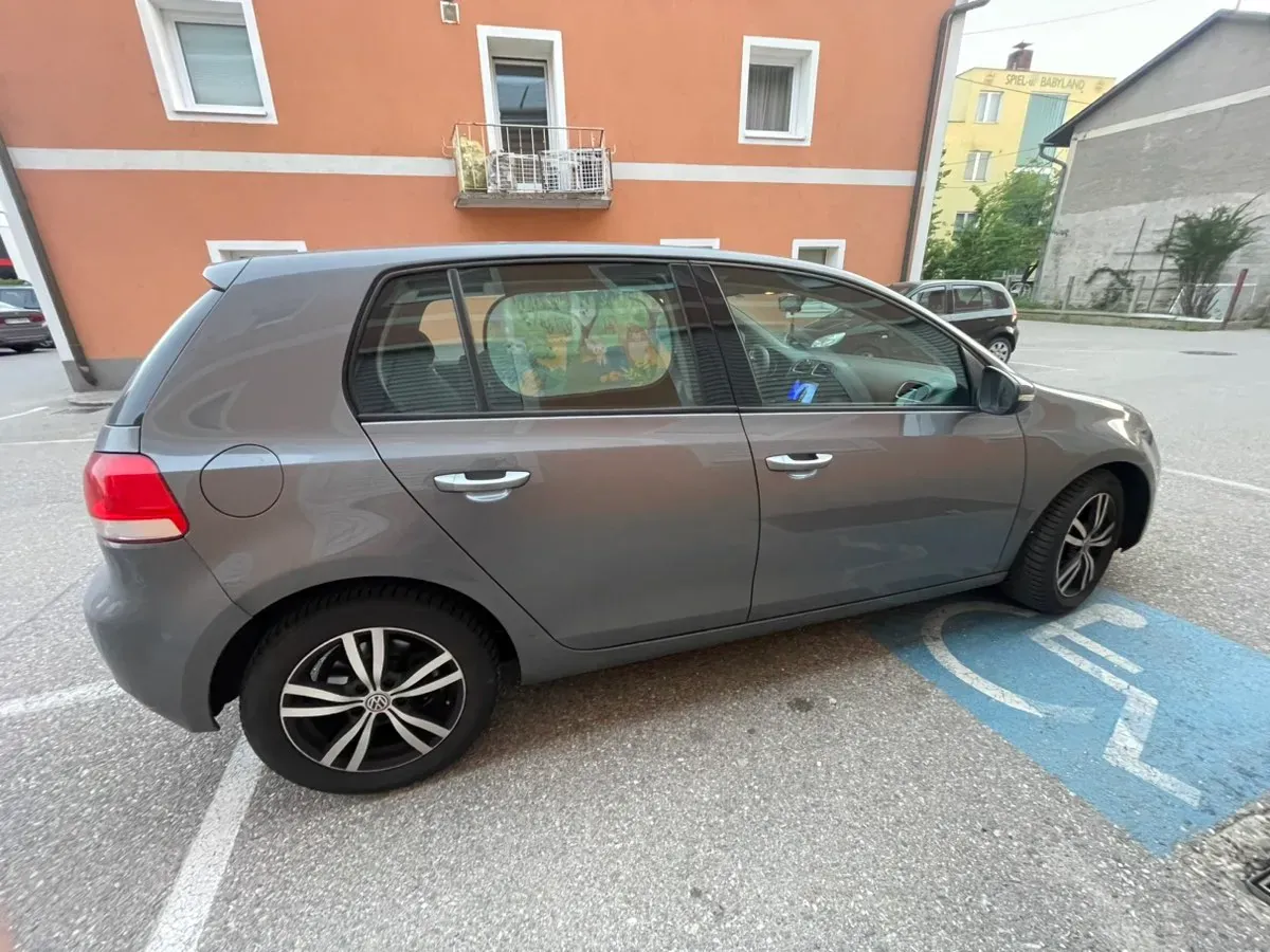 Volkswagen Golf 2010 photo 3