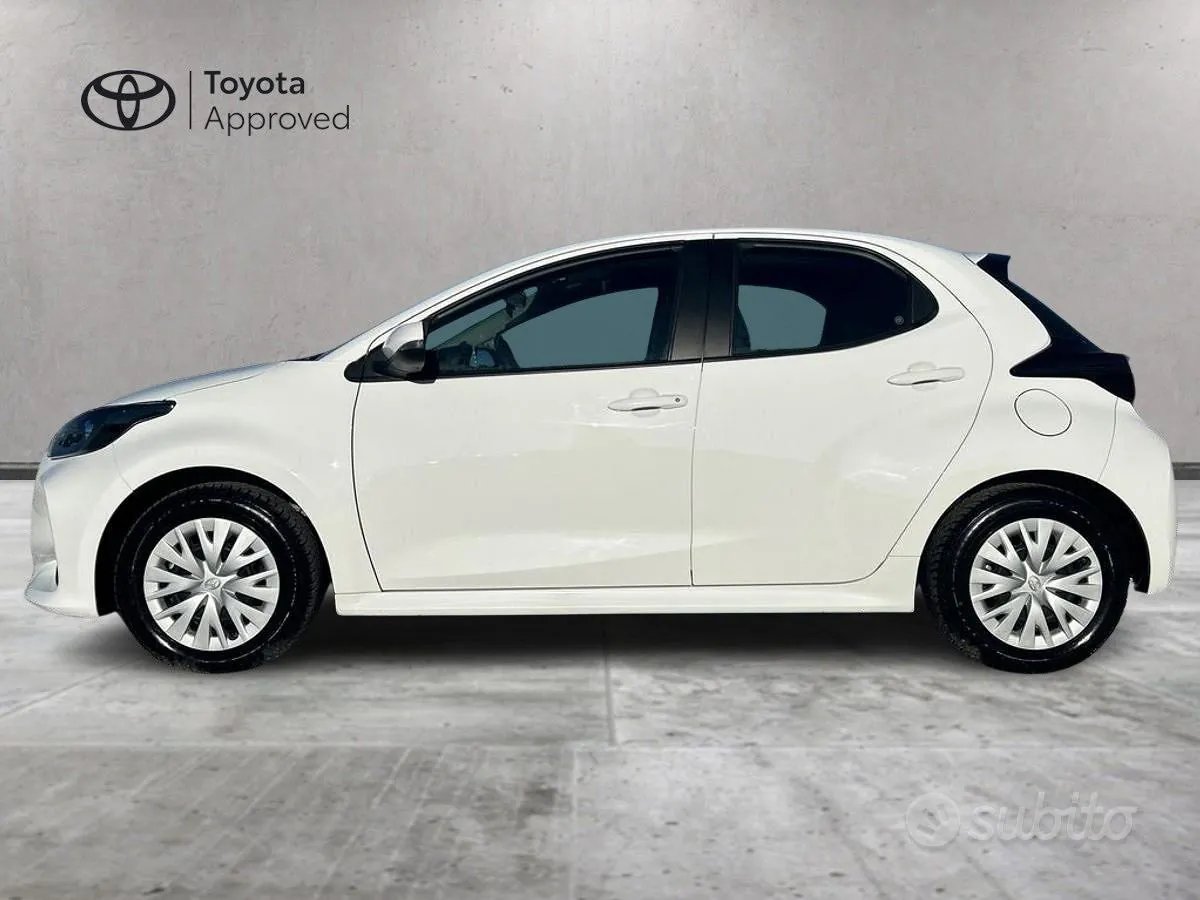 Toyota Yaris 2023 photo 3