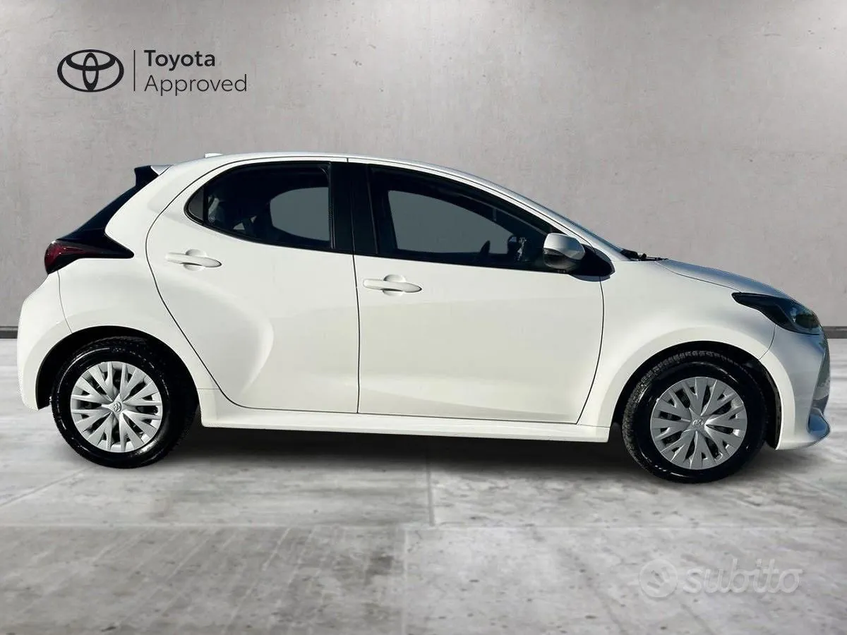 Toyota Yaris 2023 photo 4