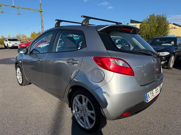 Mazda 2 2010 photo 3
