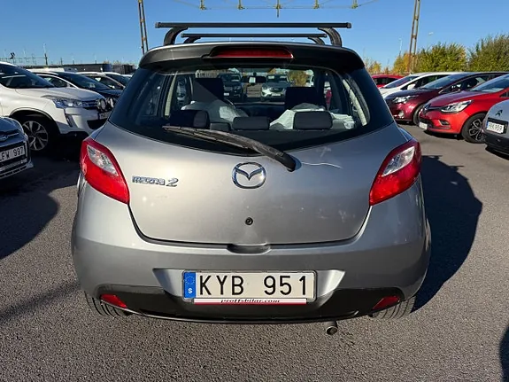Mazda 2 2010 photo 4