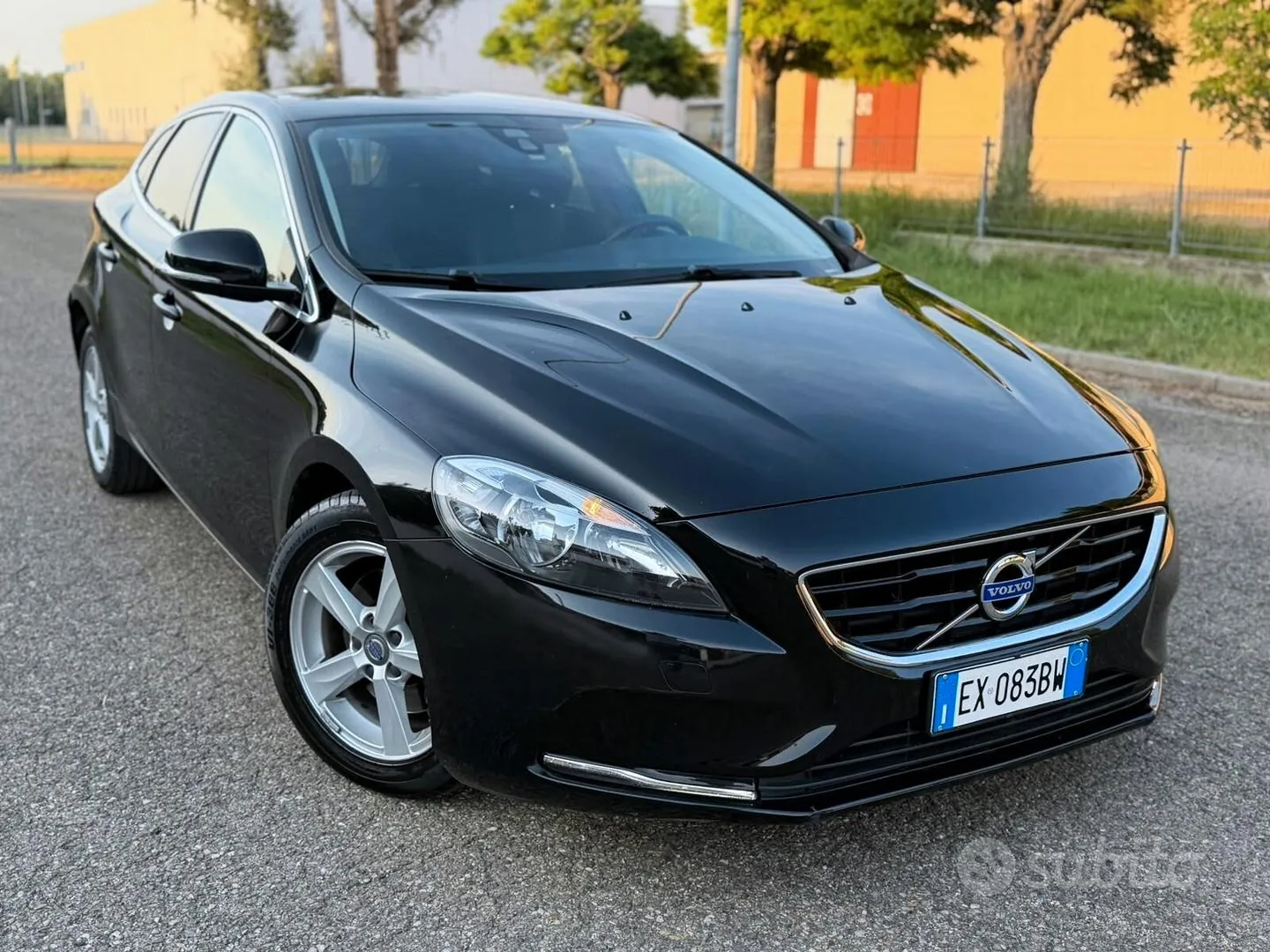 Volvo V40 2015 photo 2