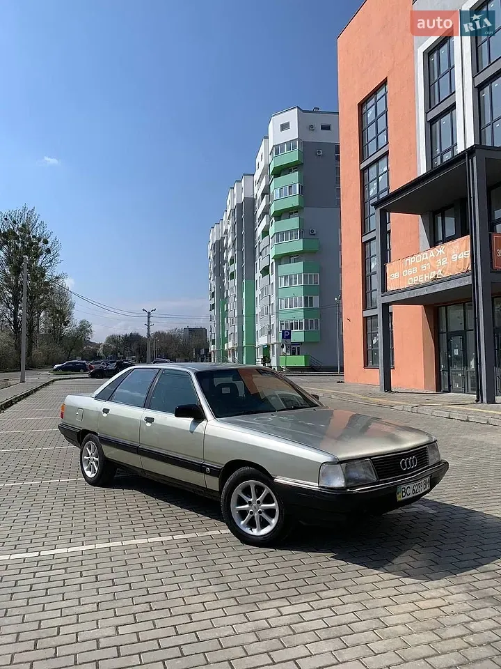 Audi 100