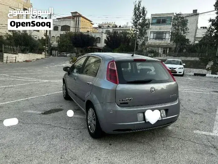 Fiat Punto 2009 photo 2