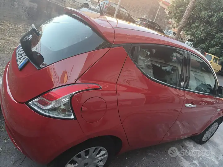Lancia Ypsilon