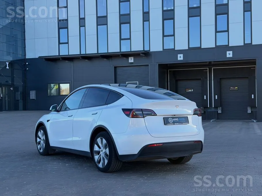 Tesla Model Y 2023 photo 4