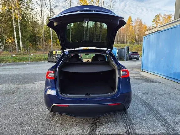 Tesla Model Y 2023 photo 5