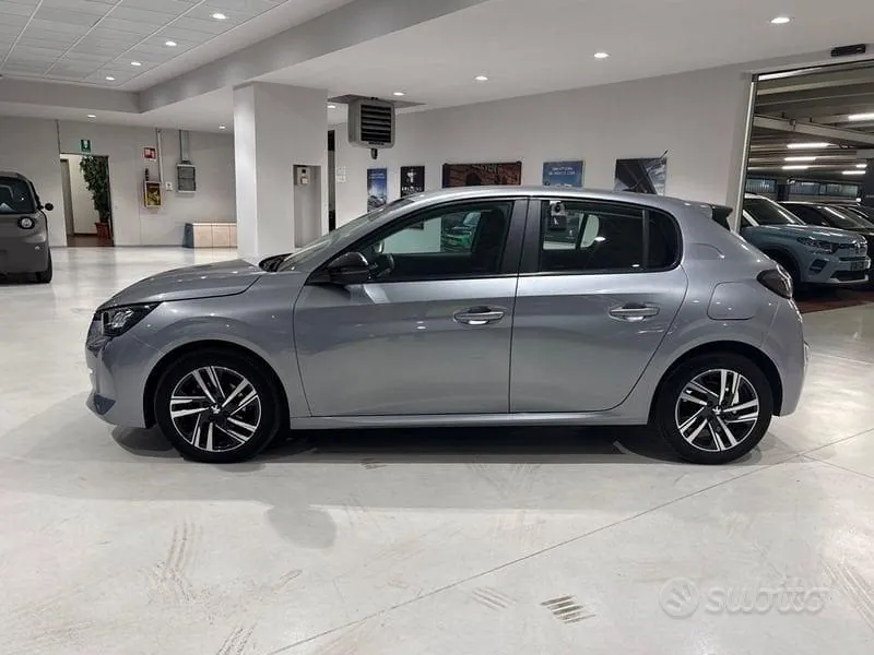 Peugeot 208 2023 photo 2