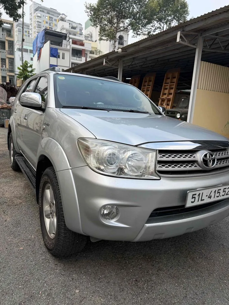 Toyota Fortuner 2010 photo 3