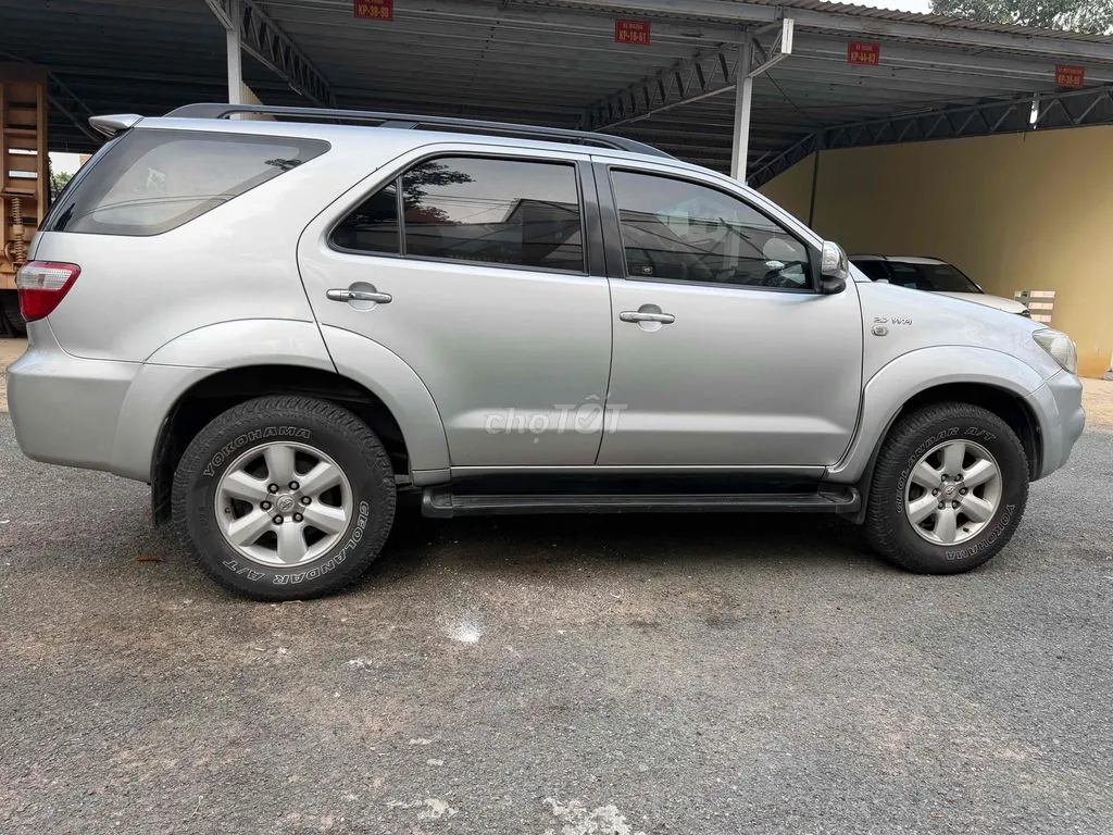 Toyota Fortuner 2010 photo 4