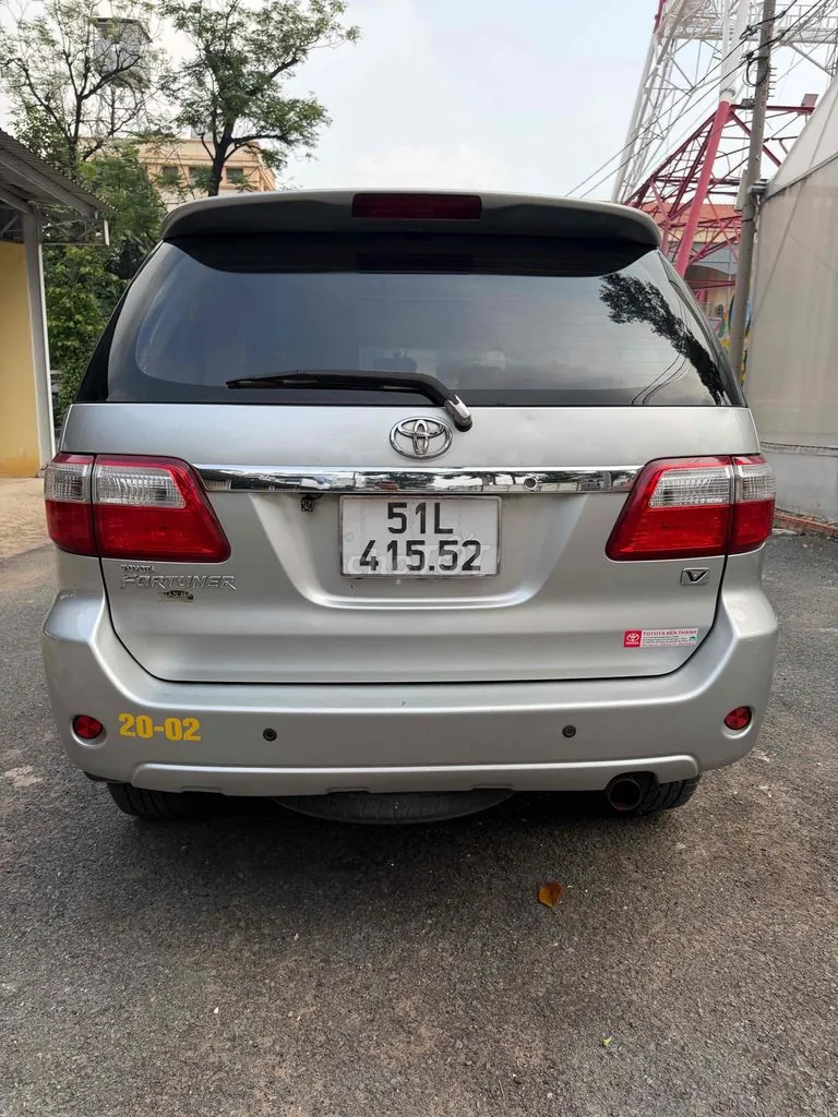 Toyota Fortuner 2010 photo 5