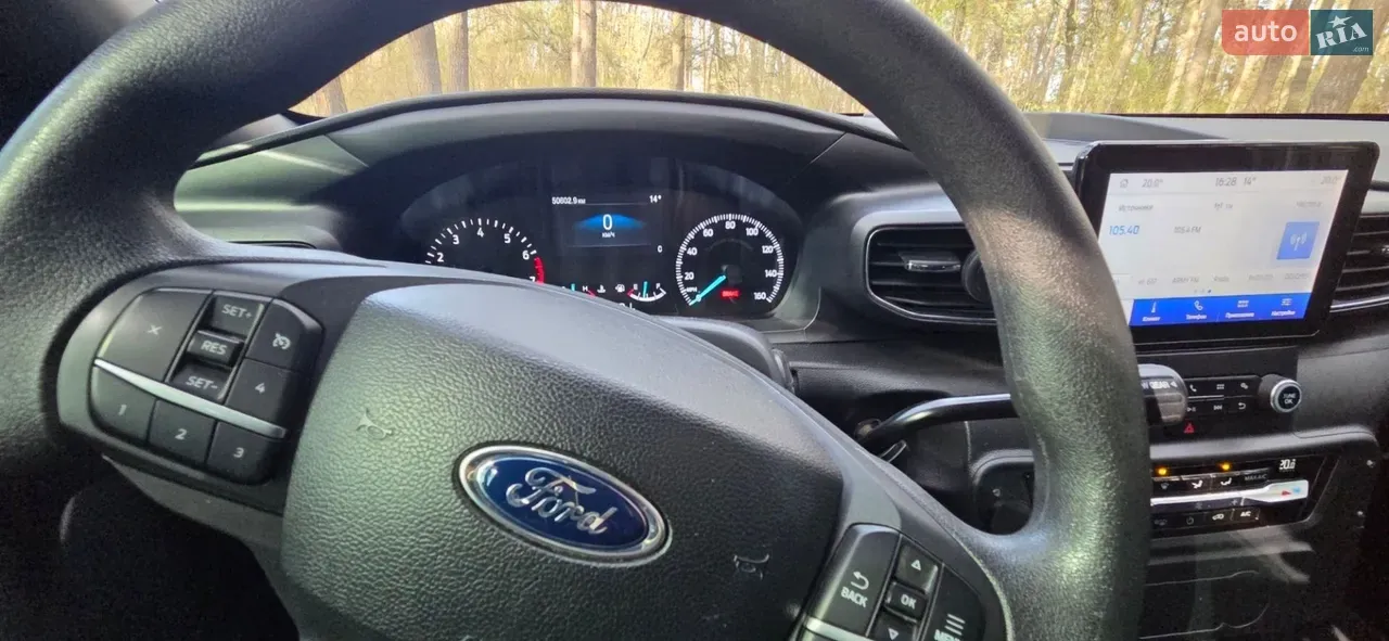 Ford Explorer 2022 photo 2