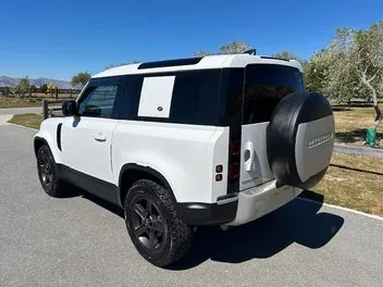Land Rover Defender 2021 photo 5