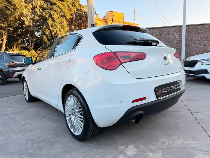 Alfa Romeo Giulietta 2012 photo 3